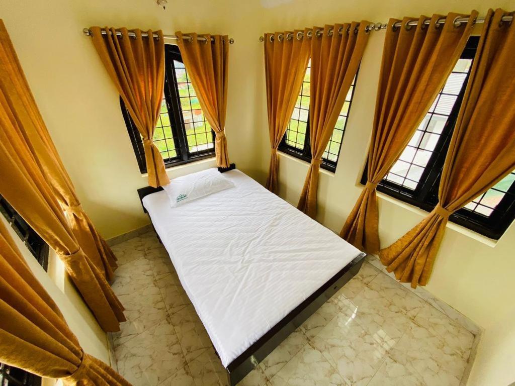Bob Leisure Hotel Ooty Bagian luar foto